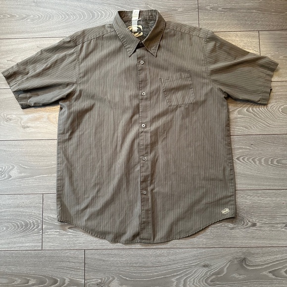 (FREE BUNDLE ADD-ON) 90s Casual Surfer Short Sleeved Single Stitch Shirt - Picture 1 of 4